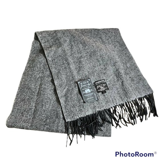 New Gilded Age 100% Merino Wool Scarf - Picture 1 of 3